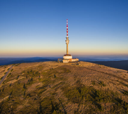 Statistiky hlásí mírný pokles návštěvnosti. I přes ničivé povodně si kraj drží oblibu turistů.